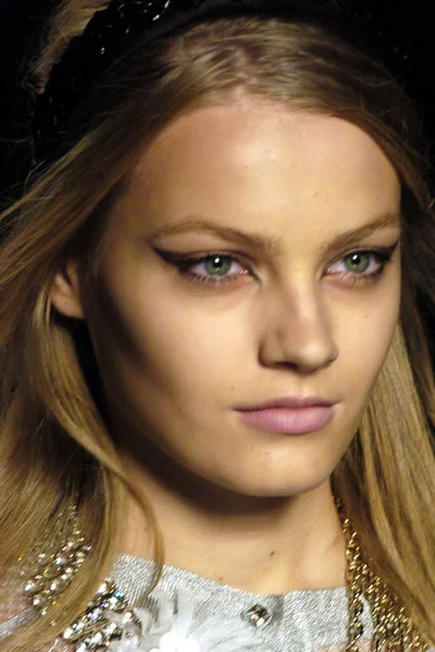 Look 10